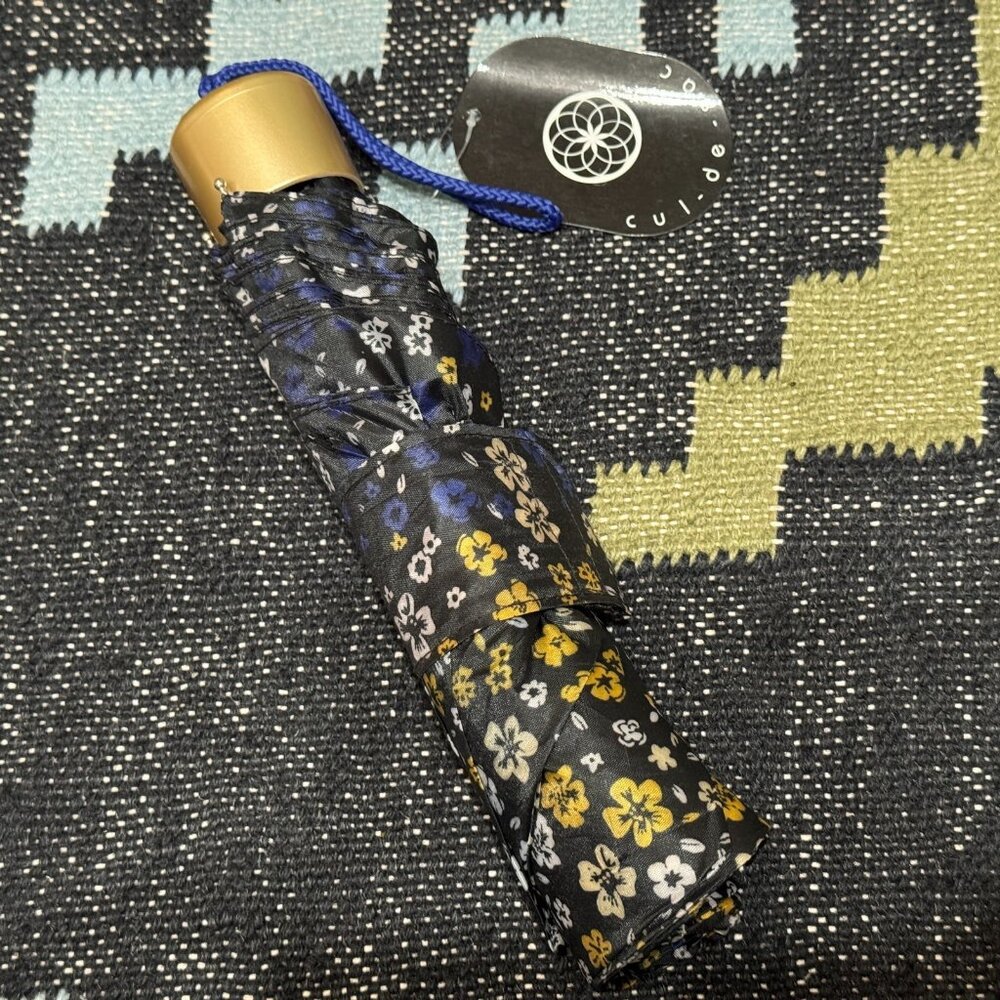 Cul-De-Sac Compact Umbrella, Multi-Color Ditzy Floral